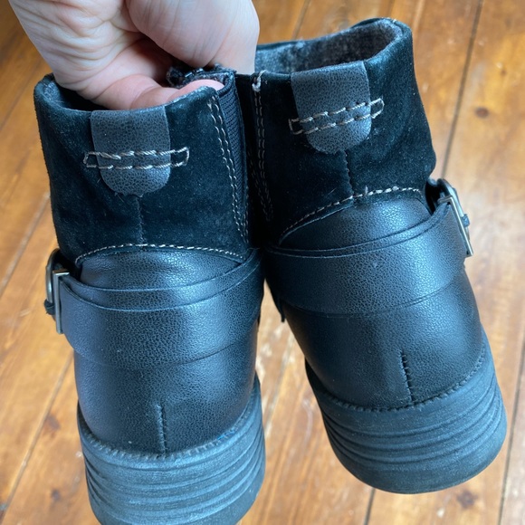 Earth Originals sz 7.5 Black Leather Bootie - Picture 6 of 6